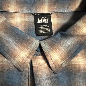 REI, Excellent Condition, Like New! Blue and Tan Plaid Casual Button Down Shirt